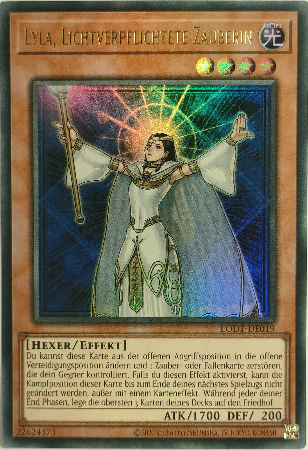Lyla, lichtverpflichtete Zauberin - Ultra Rare