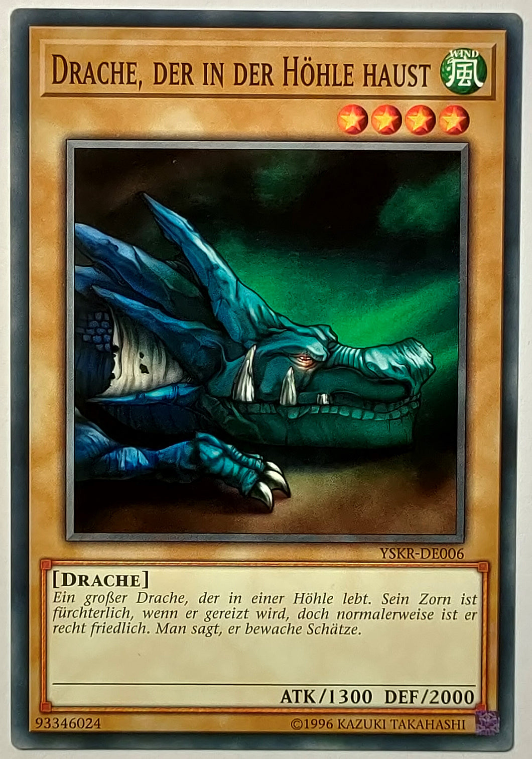 Drache, der in der Höhle haust - Common